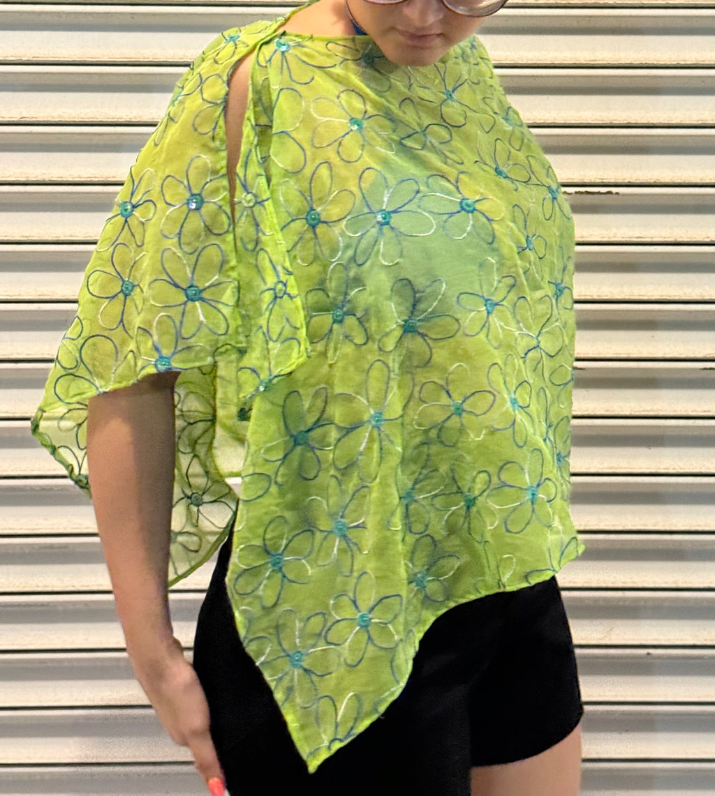 Glenda’s poncho - flores